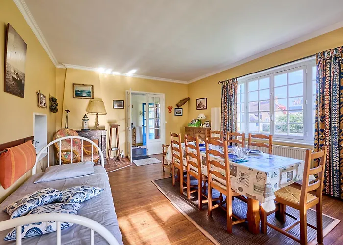 Casa vacanze La Chaumière Bleue - Maison à 7min à Pied Manvieux